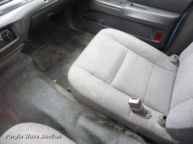 image for item L4502 2005 Ford Crown Victoria Police Interceptor