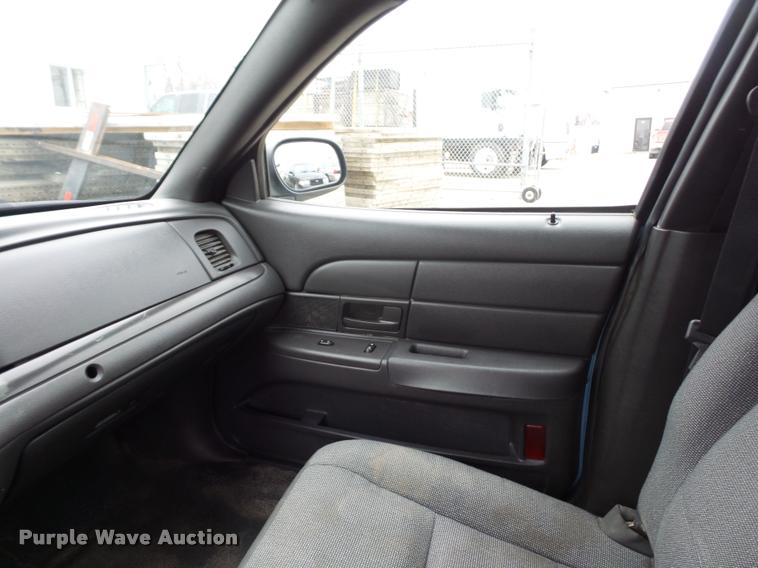 image for item L4502 2005 Ford Crown Victoria Police Interceptor