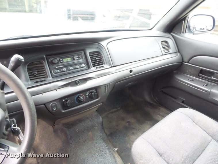 image for item L4502 2005 Ford Crown Victoria Police Interceptor