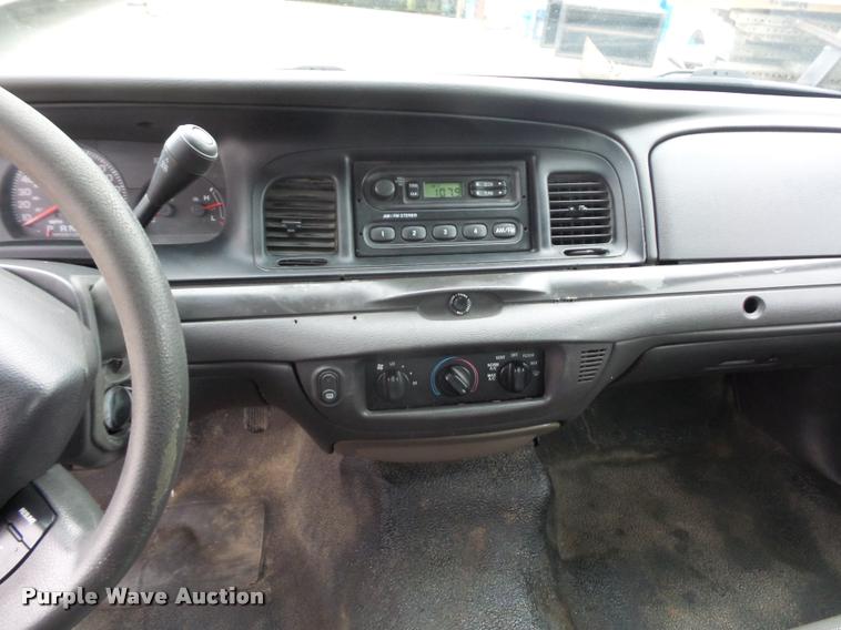 image for item L4502 2005 Ford Crown Victoria Police Interceptor