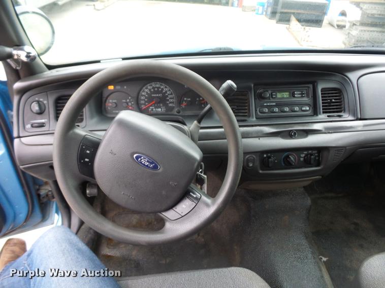 image for item L4502 2005 Ford Crown Victoria Police Interceptor
