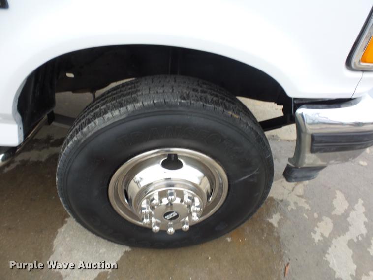 image for item L4504 1997 Ford F450 Super Duty flatbed truck