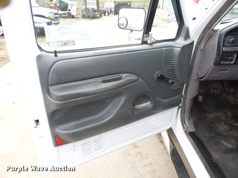 image for item L4504 1997 Ford F450 Super Duty flatbed truck