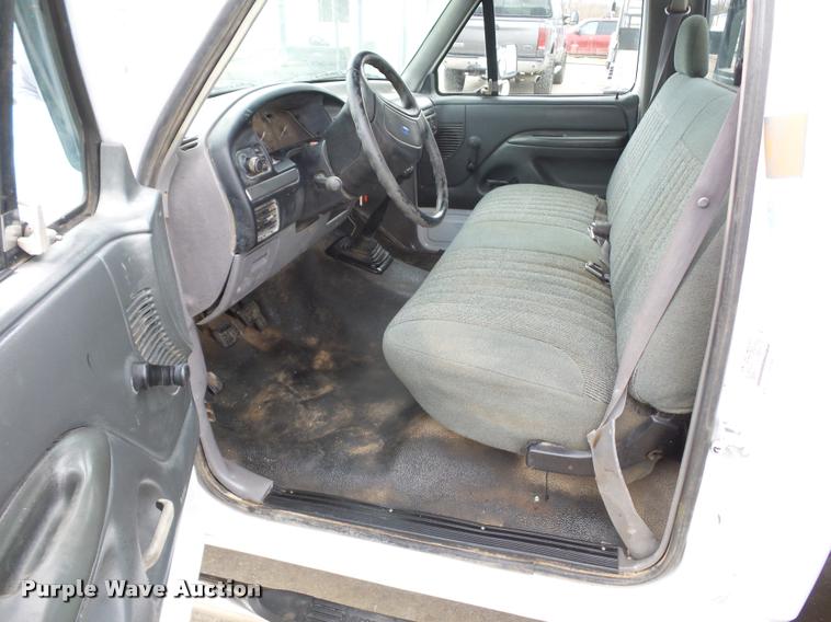 image for item L4504 1997 Ford F450 Super Duty flatbed truck