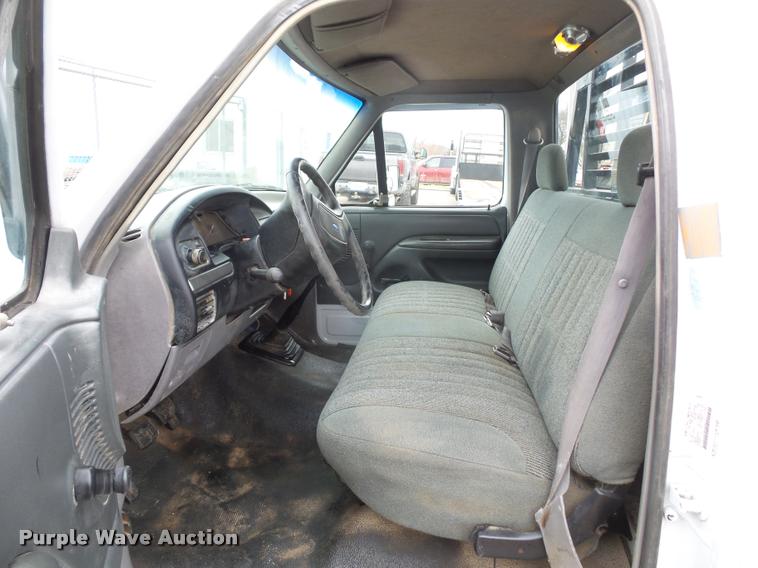 image for item L4504 1997 Ford F450 Super Duty flatbed truck