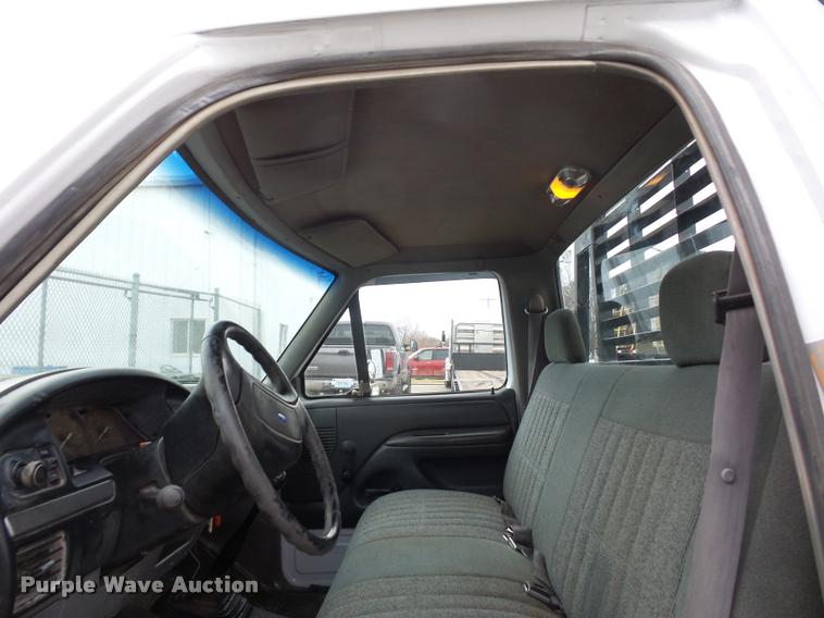 image for item L4504 1997 Ford F450 Super Duty flatbed truck