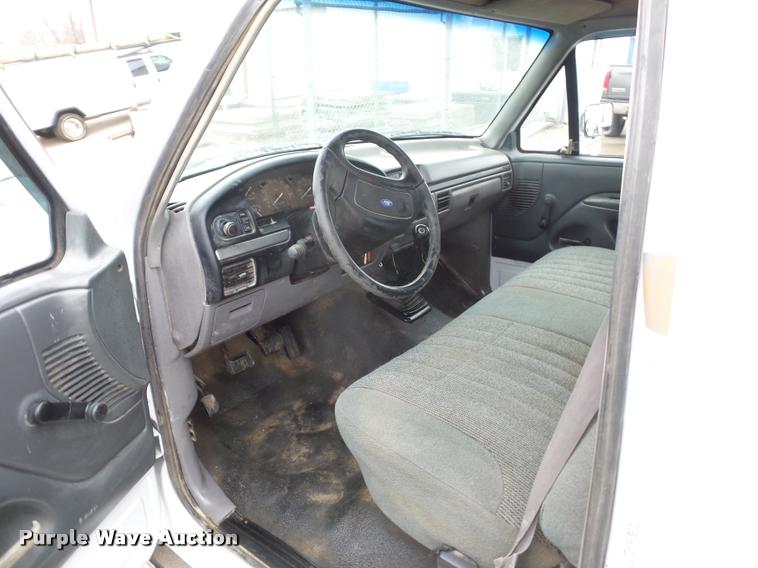 image for item L4504 1997 Ford F450 Super Duty flatbed truck