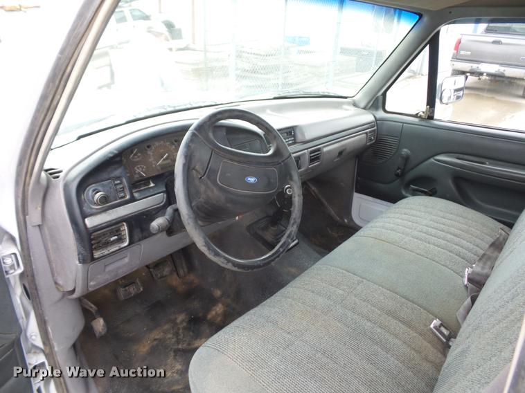 image for item L4504 1997 Ford F450 Super Duty flatbed truck