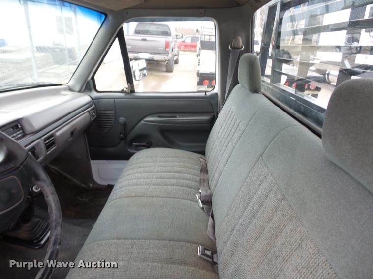 image for item L4504 1997 Ford F450 Super Duty flatbed truck