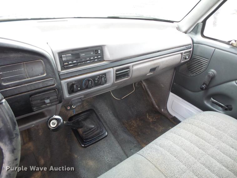 image for item L4504 1997 Ford F450 Super Duty flatbed truck