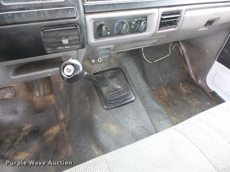 image for item L4504 1997 Ford F450 Super Duty flatbed truck