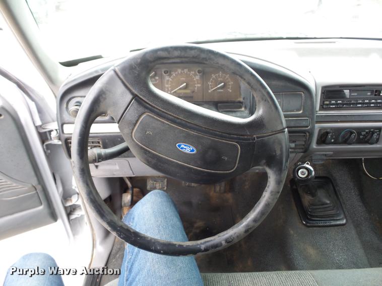 image for item L4504 1997 Ford F450 Super Duty flatbed truck