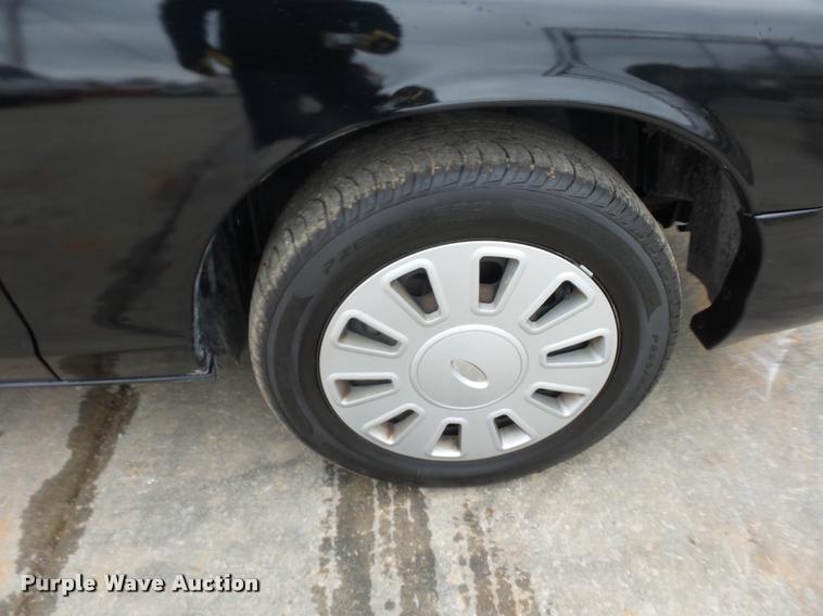 image for item L4505 2008 Ford Crown Victoria Police Interceptor