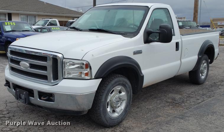 image for item L4509 2005 Ford F250 Super Duty pickup truck