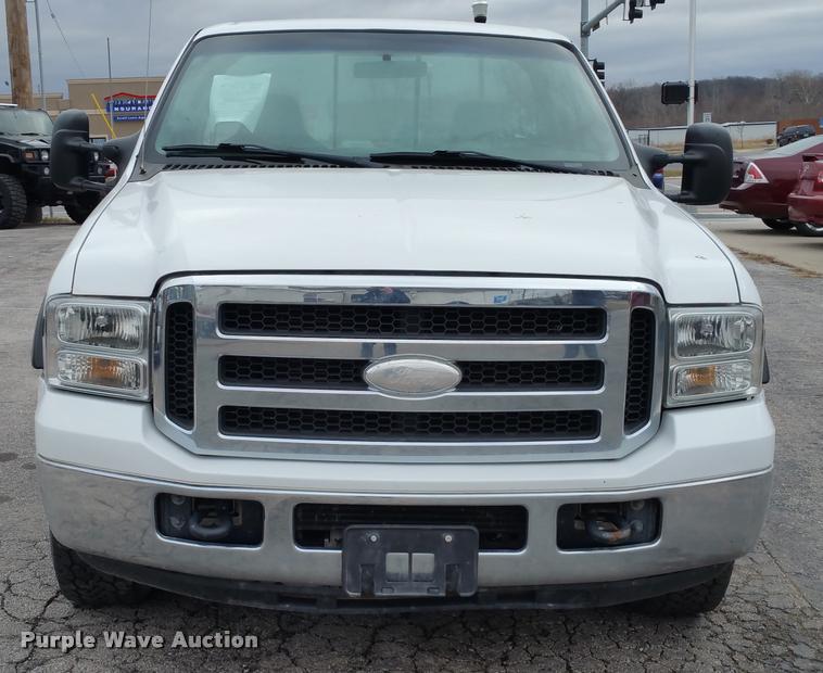 image for item L4509 2005 Ford F250 Super Duty pickup truck