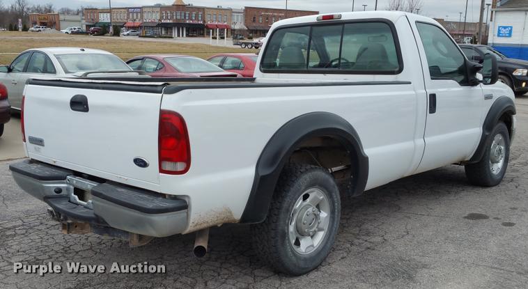 image for item L4509 2005 Ford F250 Super Duty pickup truck
