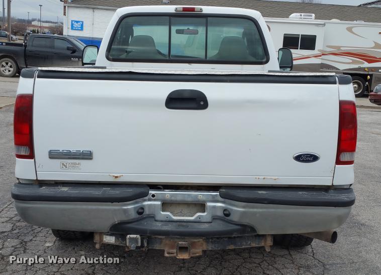 image for item L4509 2005 Ford F250 Super Duty pickup truck