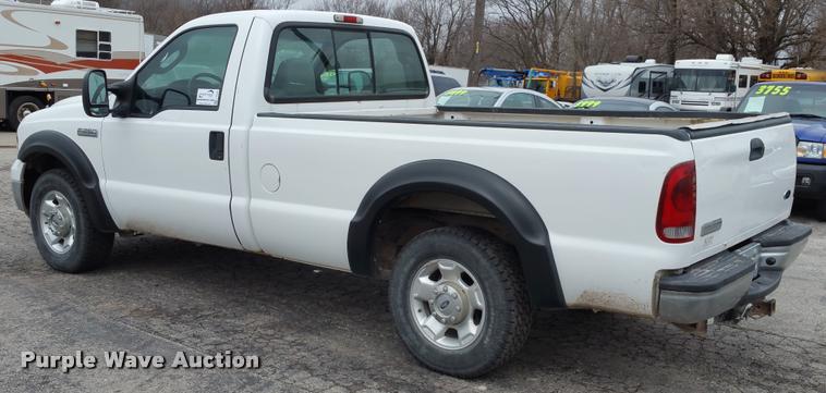 image for item L4509 2005 Ford F250 Super Duty pickup truck