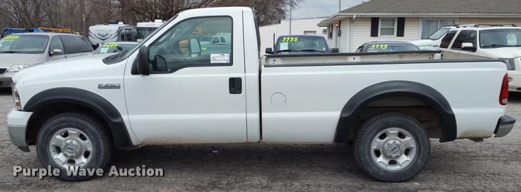 image for item L4509 2005 Ford F250 Super Duty pickup truck
