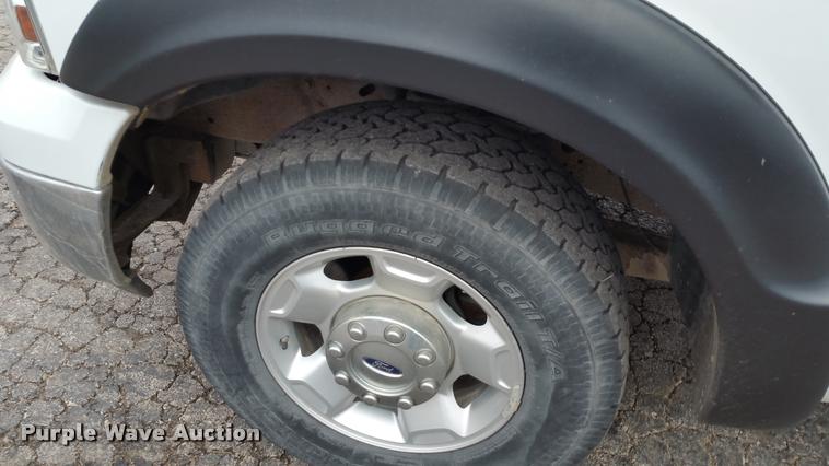 image for item L4509 2005 Ford F250 Super Duty pickup truck