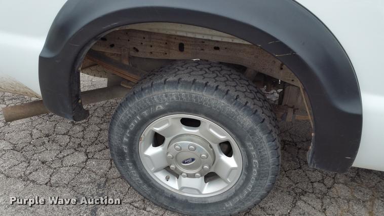 image for item L4509 2005 Ford F250 Super Duty pickup truck