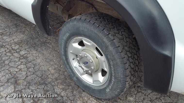 image for item L4509 2005 Ford F250 Super Duty pickup truck