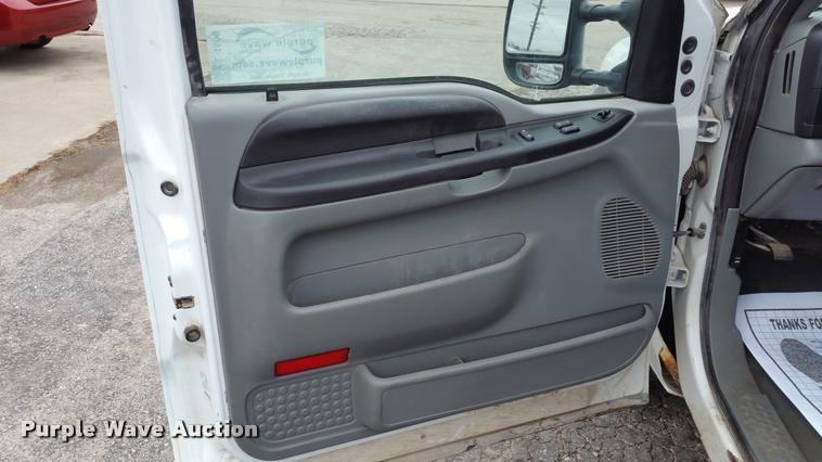 image for item L4509 2005 Ford F250 Super Duty pickup truck