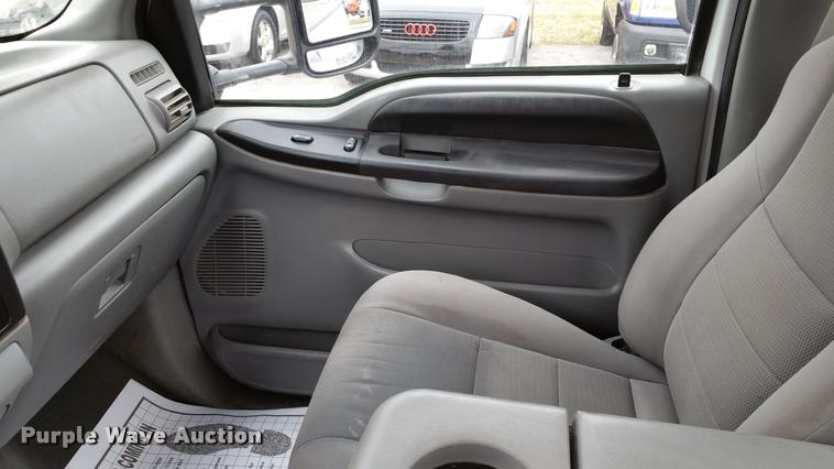 image for item L4509 2005 Ford F250 Super Duty pickup truck