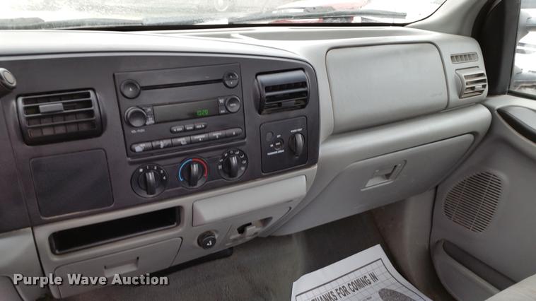image for item L4509 2005 Ford F250 Super Duty pickup truck