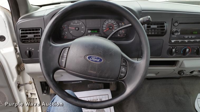 image for item L4509 2005 Ford F250 Super Duty pickup truck