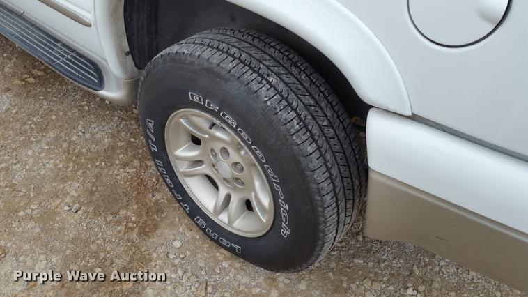 image for item L4510 2001 Dodge Durango SUV