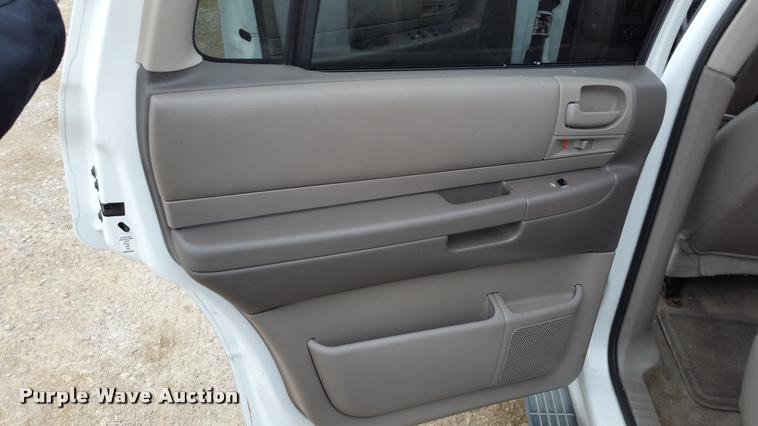 image for item L4510 2001 Dodge Durango SUV