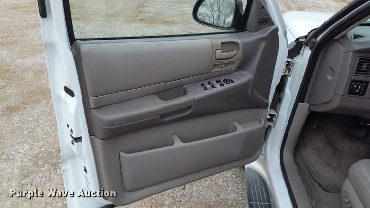 image for item L4510 2001 Dodge Durango SUV