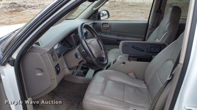 image for item L4510 2001 Dodge Durango SUV