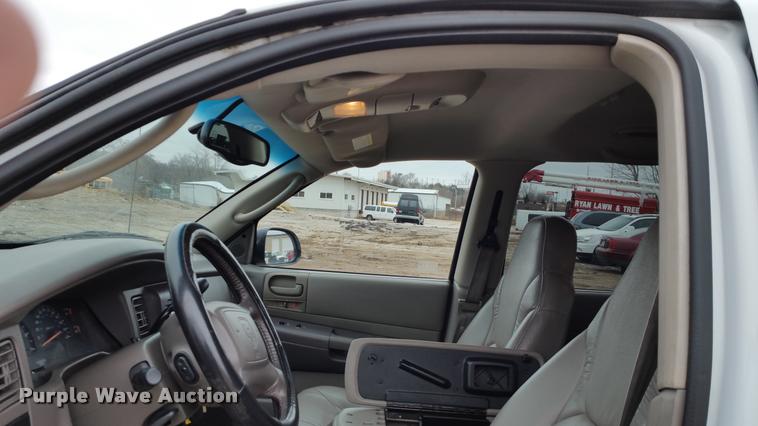 image for item L4510 2001 Dodge Durango SUV
