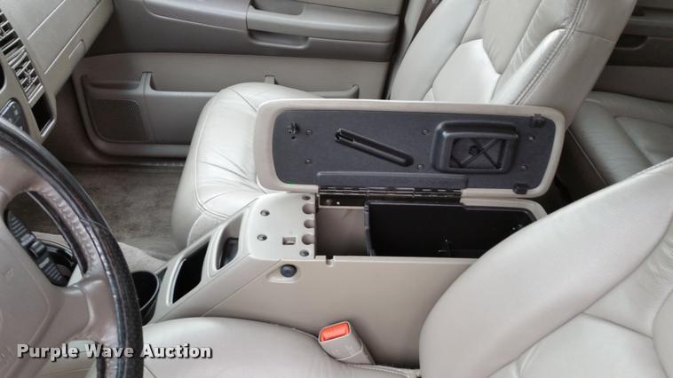 image for item L4510 2001 Dodge Durango SUV