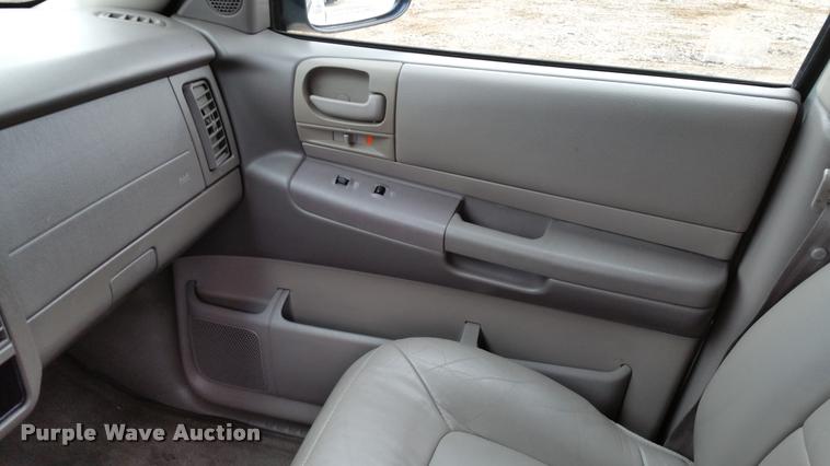 image for item L4510 2001 Dodge Durango SUV