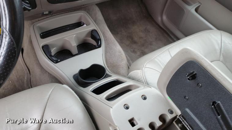 image for item L4510 2001 Dodge Durango SUV