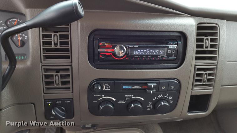 image for item L4510 2001 Dodge Durango SUV