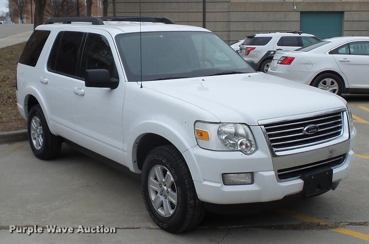 image for item L4511 2010 Ford Explorer SUV