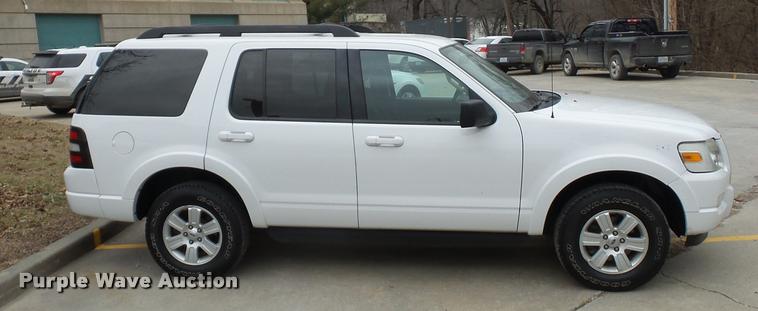 image for item L4511 2010 Ford Explorer SUV