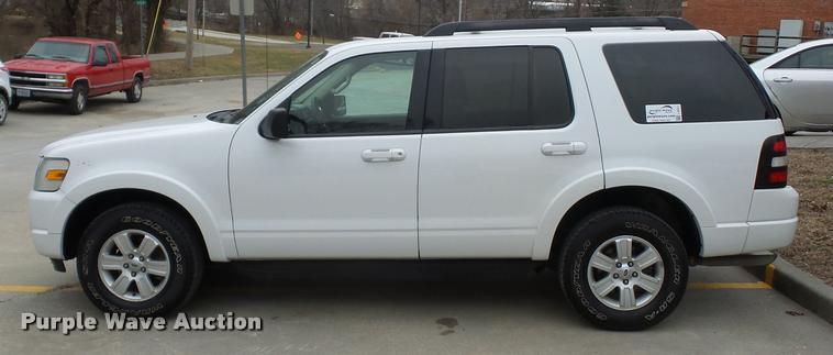 image for item L4511 2010 Ford Explorer SUV