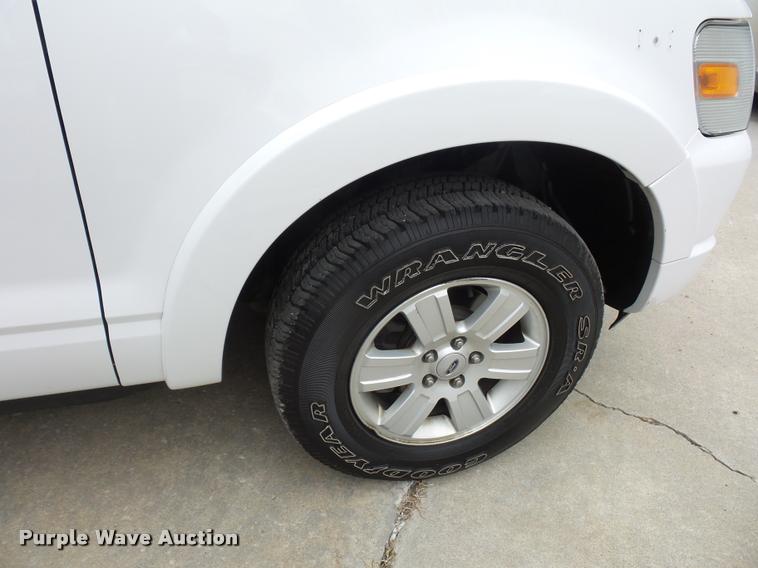 image for item L4511 2010 Ford Explorer SUV