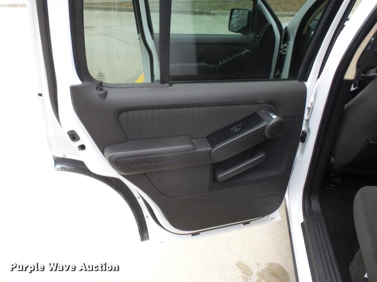 image for item L4511 2010 Ford Explorer SUV