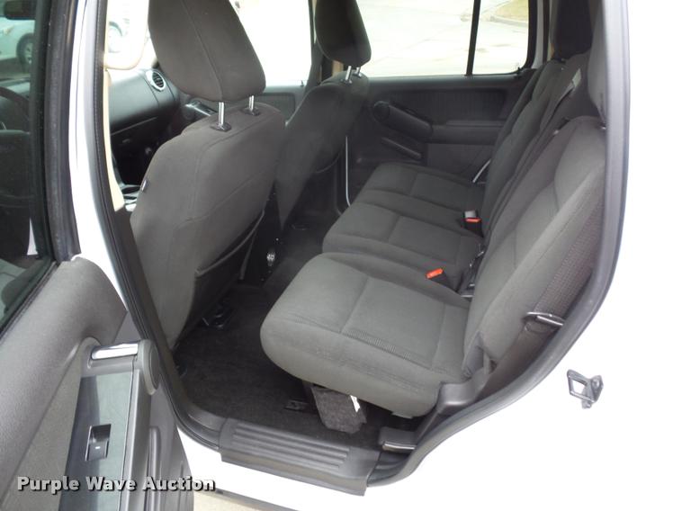 image for item L4511 2010 Ford Explorer SUV