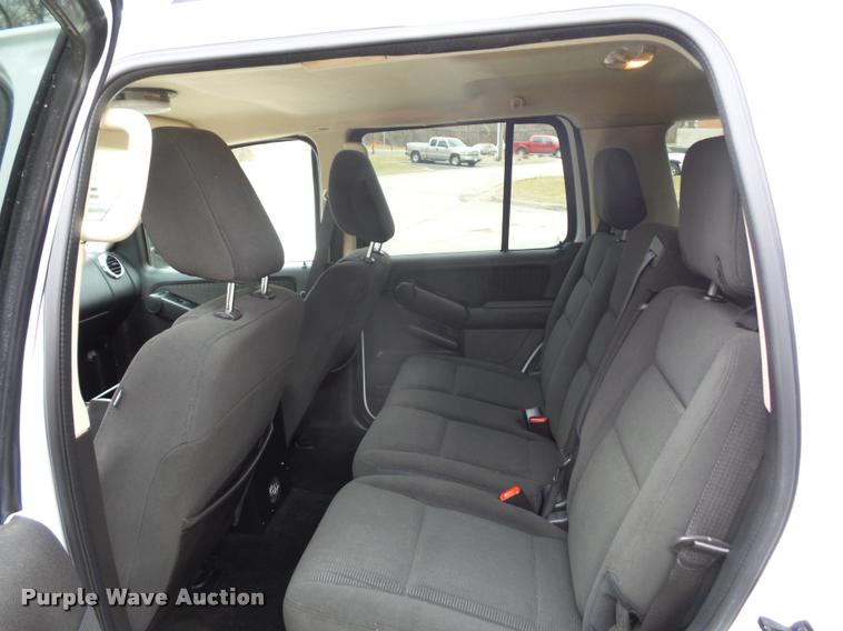 image for item L4511 2010 Ford Explorer SUV
