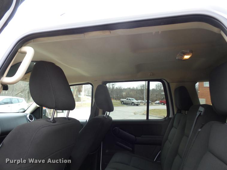 image for item L4511 2010 Ford Explorer SUV