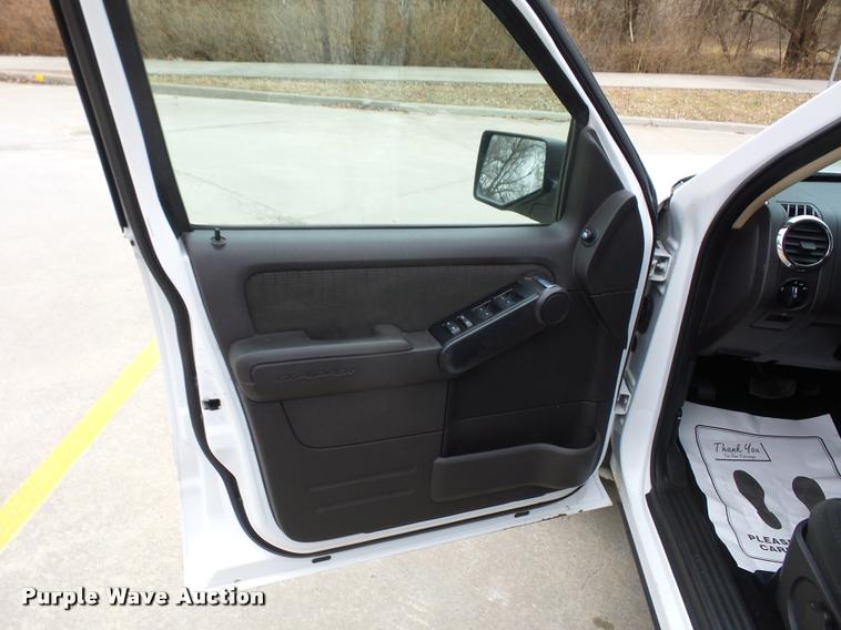 image for item L4511 2010 Ford Explorer SUV