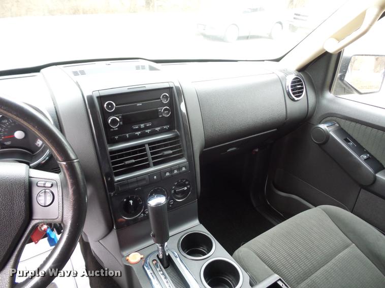 image for item L4511 2010 Ford Explorer SUV