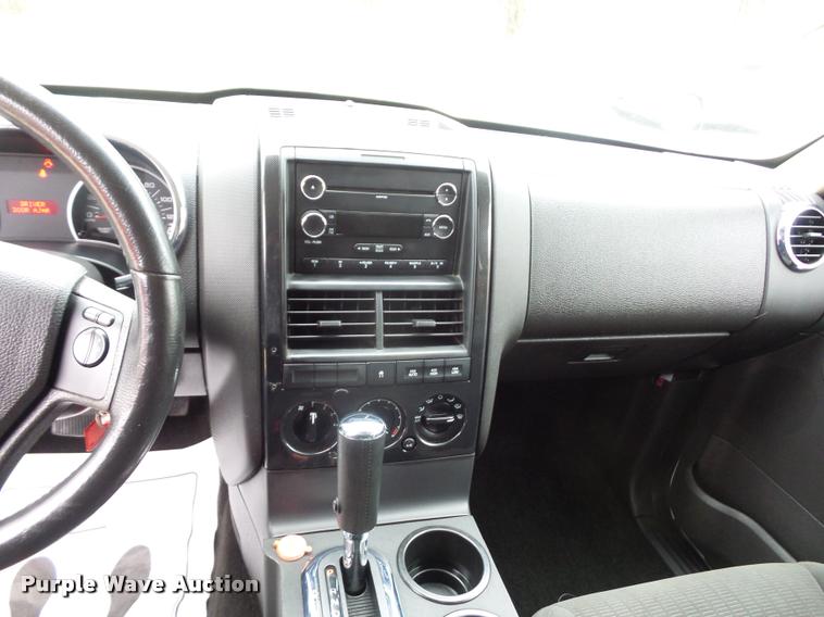 image for item L4511 2010 Ford Explorer SUV